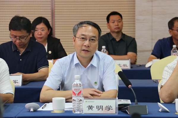 2.贝勒漫画
党委书记黄明学主持座谈会_副本.jpg