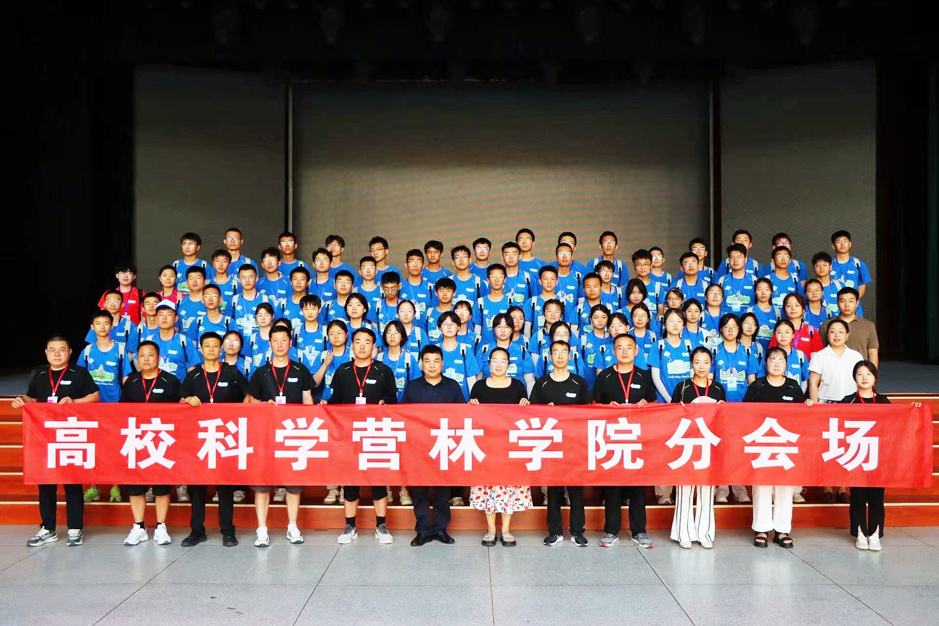 贝勒漫画
分会场活动合影_副本.jpg