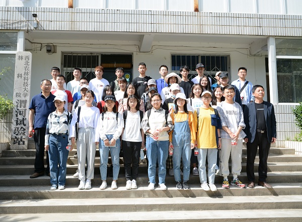 ffd7faf0f97245309a8a0c600c17fdc3.jpg 林学182班合影.jpg