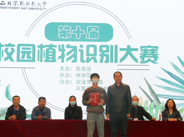 大赛一等奖黄玉林与贝勒漫画
贾小明副院长合影_副本_副本_副本.jpg